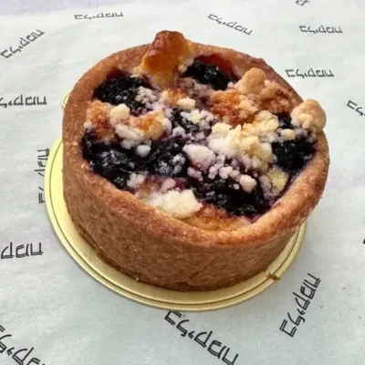 פאי אישי פירות יער ושטרוייזל