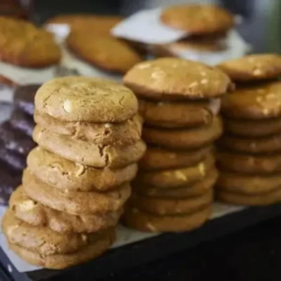 עוגיית ון שטפל בהירה (שוקולד בלונדי קרמל בפנים)